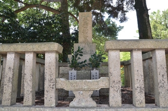 写真：東山弥右衛門の墓