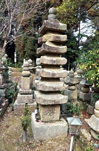写真：石造七重塔
