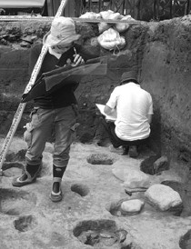 写真：西宮神社社頭遺跡での発掘調査