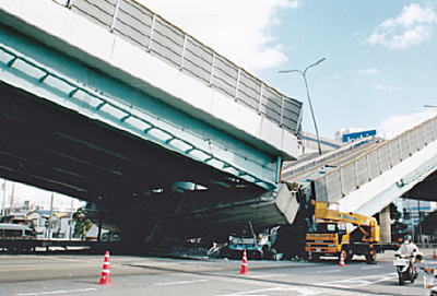 写真：阪神・淡路大震災の被害