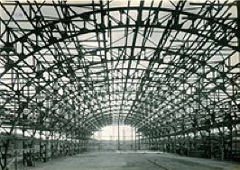 写真：白鹿館瓶詰工場　建築中の鉄骨　昭和4（1929）年
