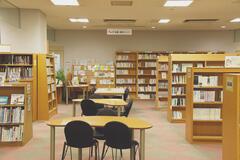 男女共同参画センターウェーブの図書資料コーナーの写真