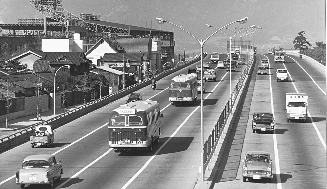 16 昭和38年頃 水銀灯の並ぶ甲子園陸橋