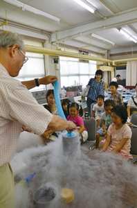 写真：西宮湯川記念こども科学教室