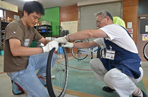 写真：自転車修理教室