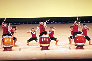 写真：太鼓祭inソニックシティ２０１２組太鼓日本一決定戦（ジュニアの部）