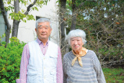 写真：前田文信さん（写真左）、東山直美さん（写真右）