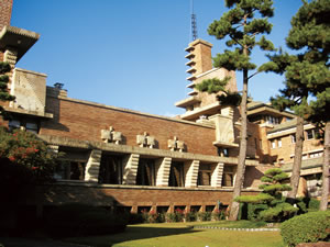 写真: 武庫川女子大学 甲子園会館（旧甲子園ホテル）