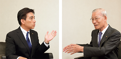 写真：石井 登志郎市長と辰馬 章夫会頭