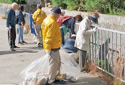 写真：シルバー人材センターの清掃活動