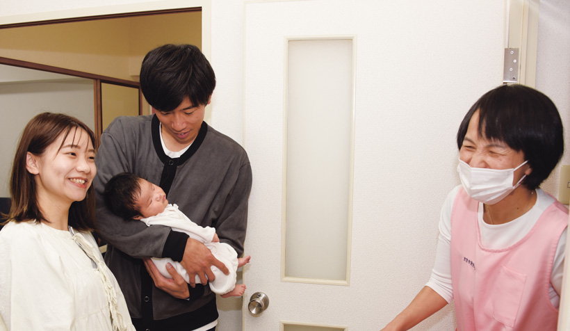 画像:専門家による家庭訪問の様子 画像:専門家による家庭訪問の様子