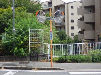 カーブミラー