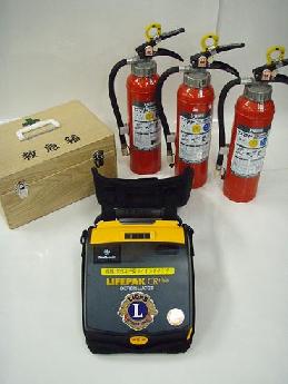 装備品：AED（自動体外式除細動器）、救急箱、消火器