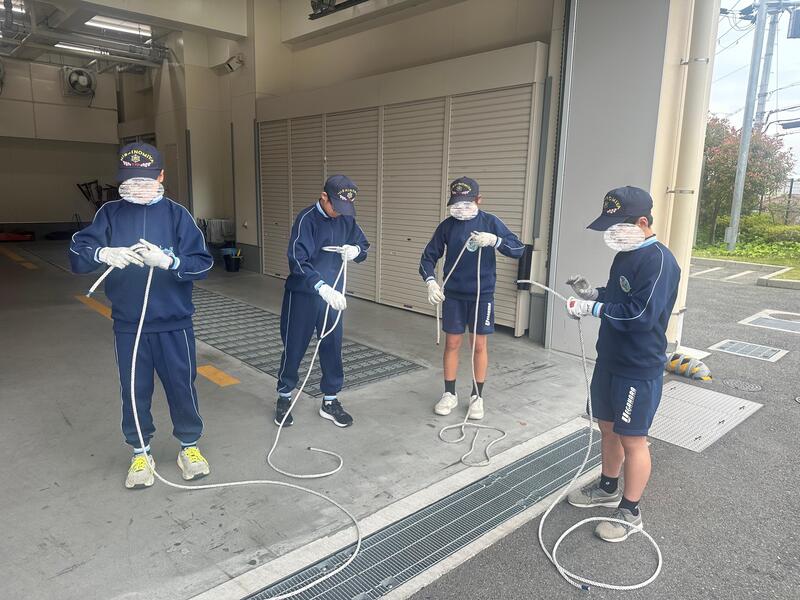 ロープ結索。