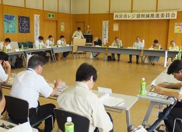 平成23年度第1回西宮市レジ袋削減推進委員会の様子