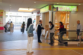 阪神西宮駅キャンペーン風景