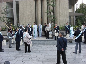 キャンペーン開催のあいさつをする山田市長