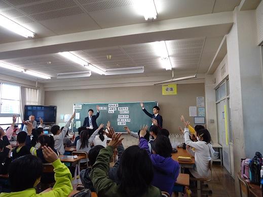 平成30年度租税教室のようす　鳴尾東小学校