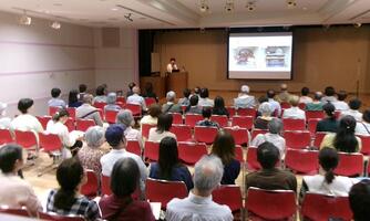 講座の様子(大学交流センター大講義室)