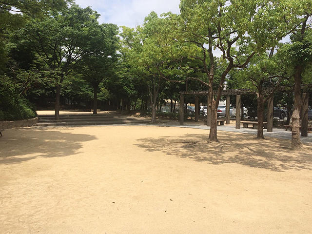 西田公園 広場
