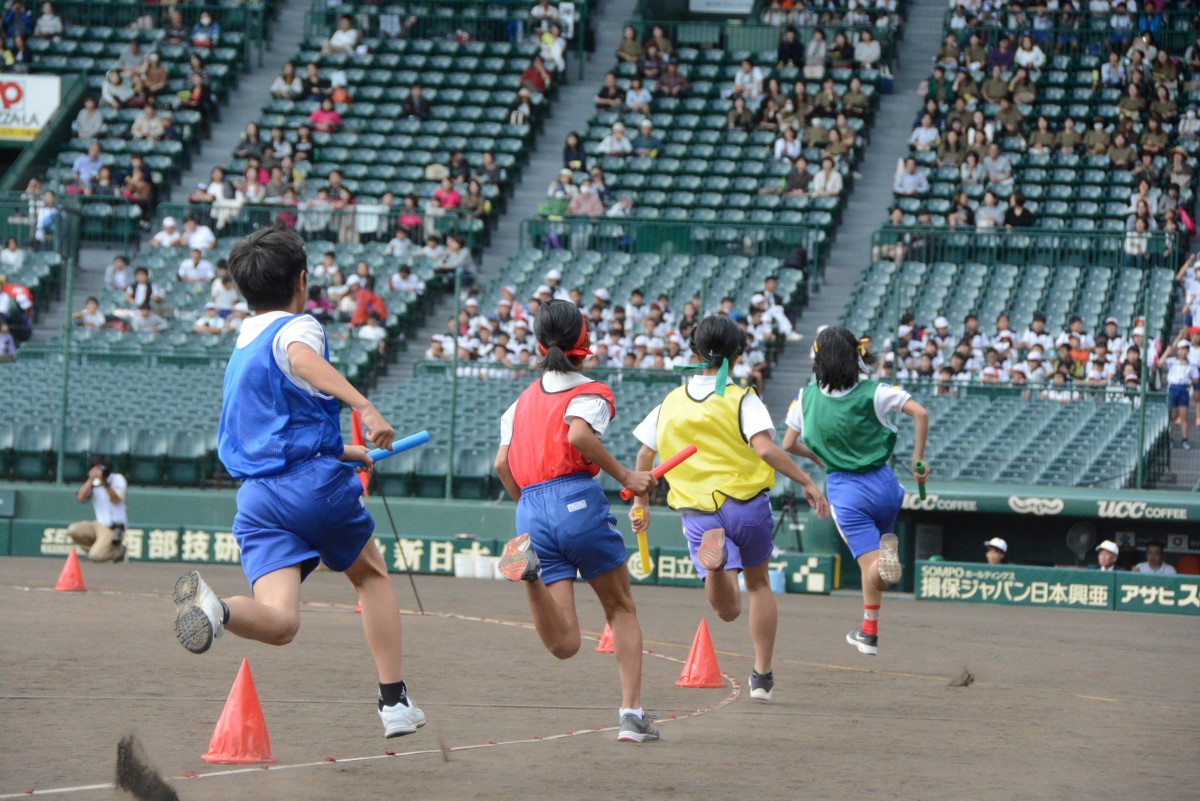 各校リレー競走の様子