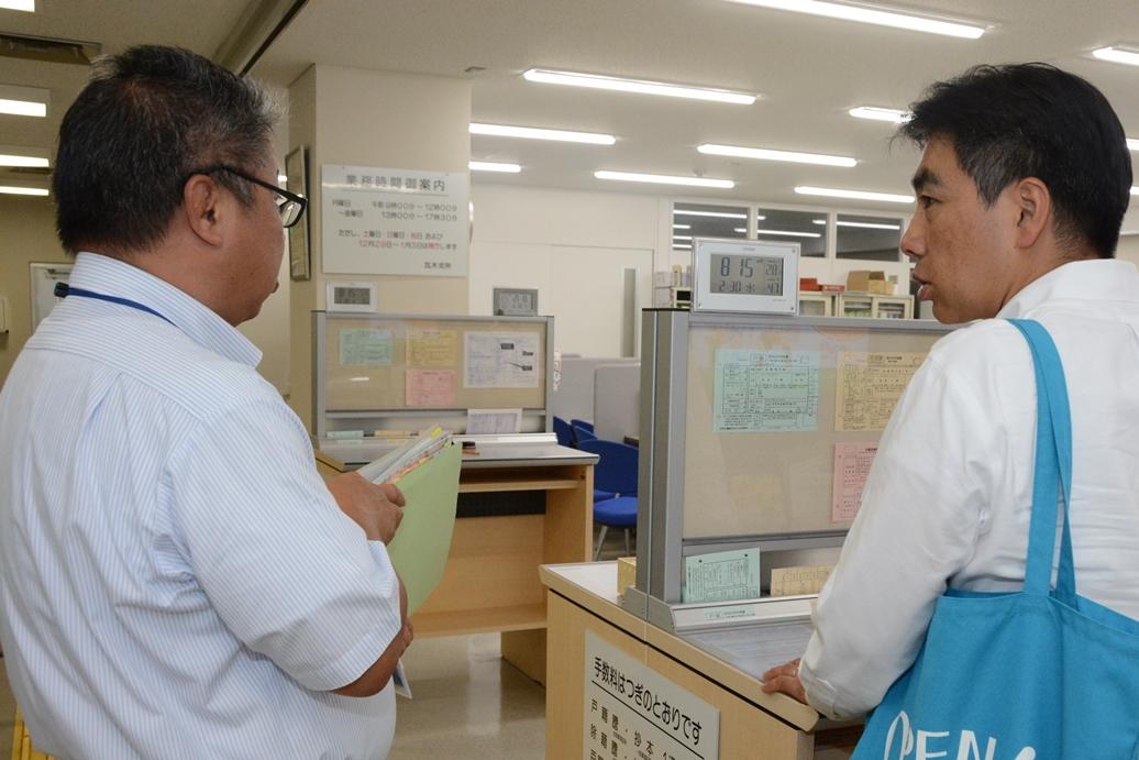 2018年8月15日瓦木支所を視察している様子