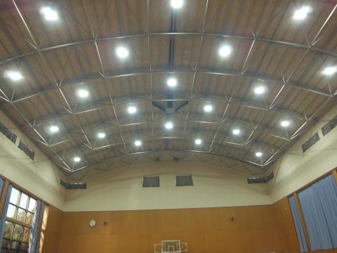 北夙川体育館に設置されたLED照明設備
