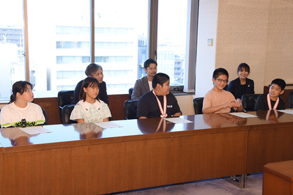 第40回わんぱく相撲全国大会に出場、第6回わんぱく相撲女子全国大会に出場予定の小学生と関係者