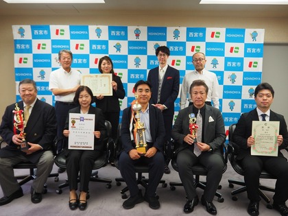 西宮市吹奏楽団と市関係者