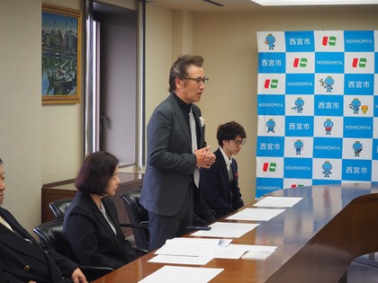 常任指揮者を務める小谷康夫さん