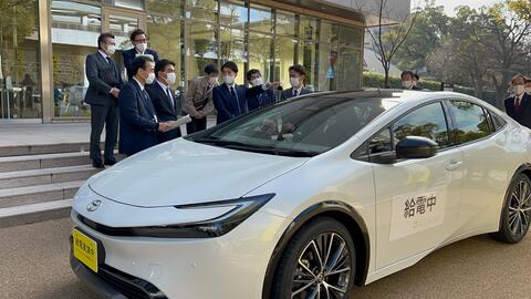 ハイブリッド車を用いた給電デモンストレーションを行う様子