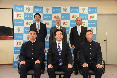 報徳学園高等学校硬式野球部が2年連続のセンバツ出場を市長に