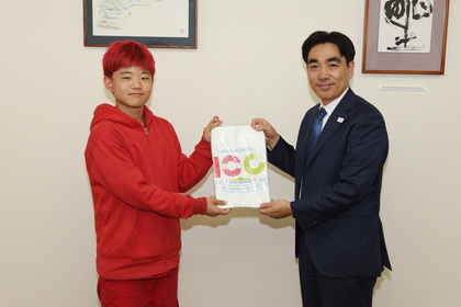 小原諒亮さんと石井市長