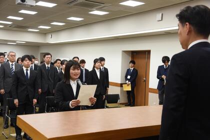 新入職員の代表者