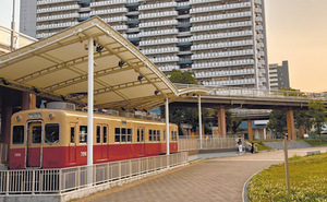 武庫川団地に保存されている赤胴車