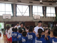 人権スポーツ教室-選手とお別れ