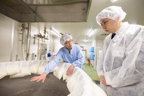 市内酒造工場を視察