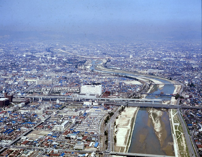武庫川河口より北を望む(昭和54年)