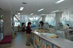 上甲子園サービスセンター 窓口カウンター